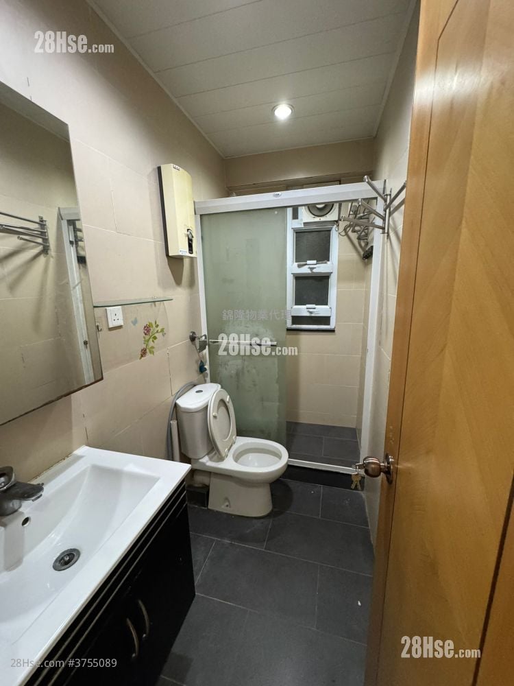 Lucky Building Rental 3 Bedrooms , 1 Bathroom 561 ft²