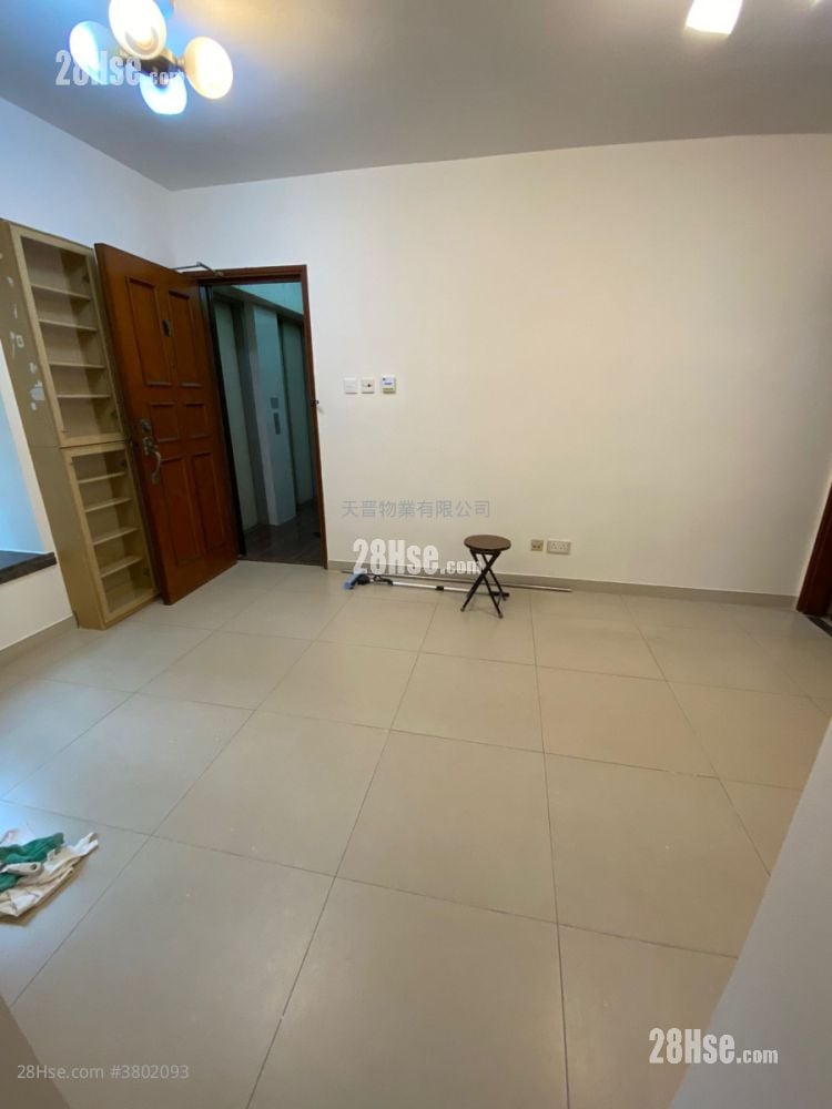 Tak Lee Court Rental 3 Bedrooms , 2 Bathrooms 445 ft²