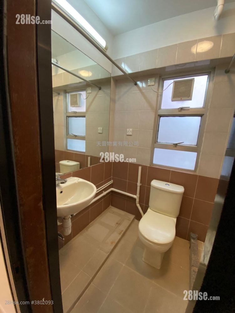 Tak Lee Court Rental 3 Bedrooms , 2 Bathrooms 445 ft²