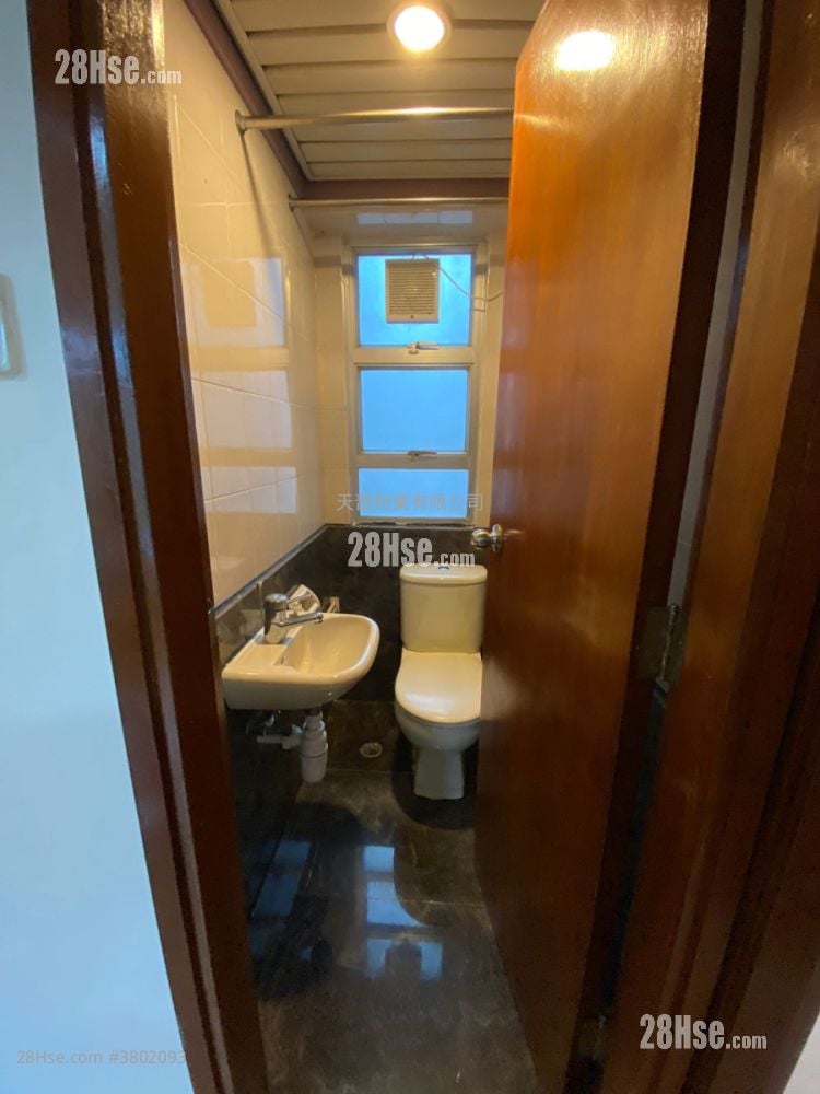 Tak Lee Court Rental 3 Bedrooms , 2 Bathrooms 445 ft²