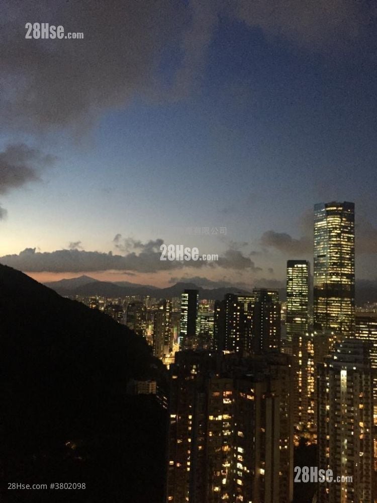 Kornhill Sell 3 Bedrooms , 2 Bathrooms 668 ft²