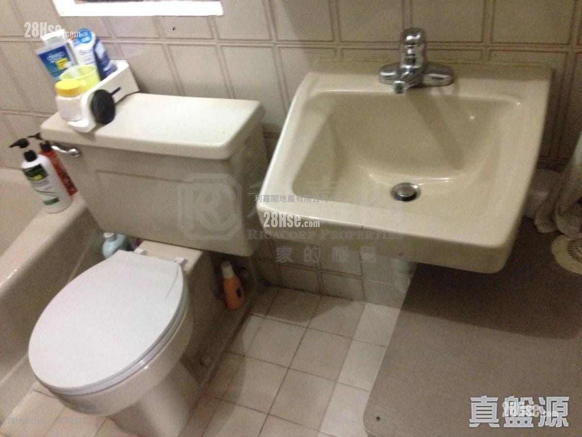 Kornhill Sell 3 Bedrooms , 2 Bathrooms 668 ft²