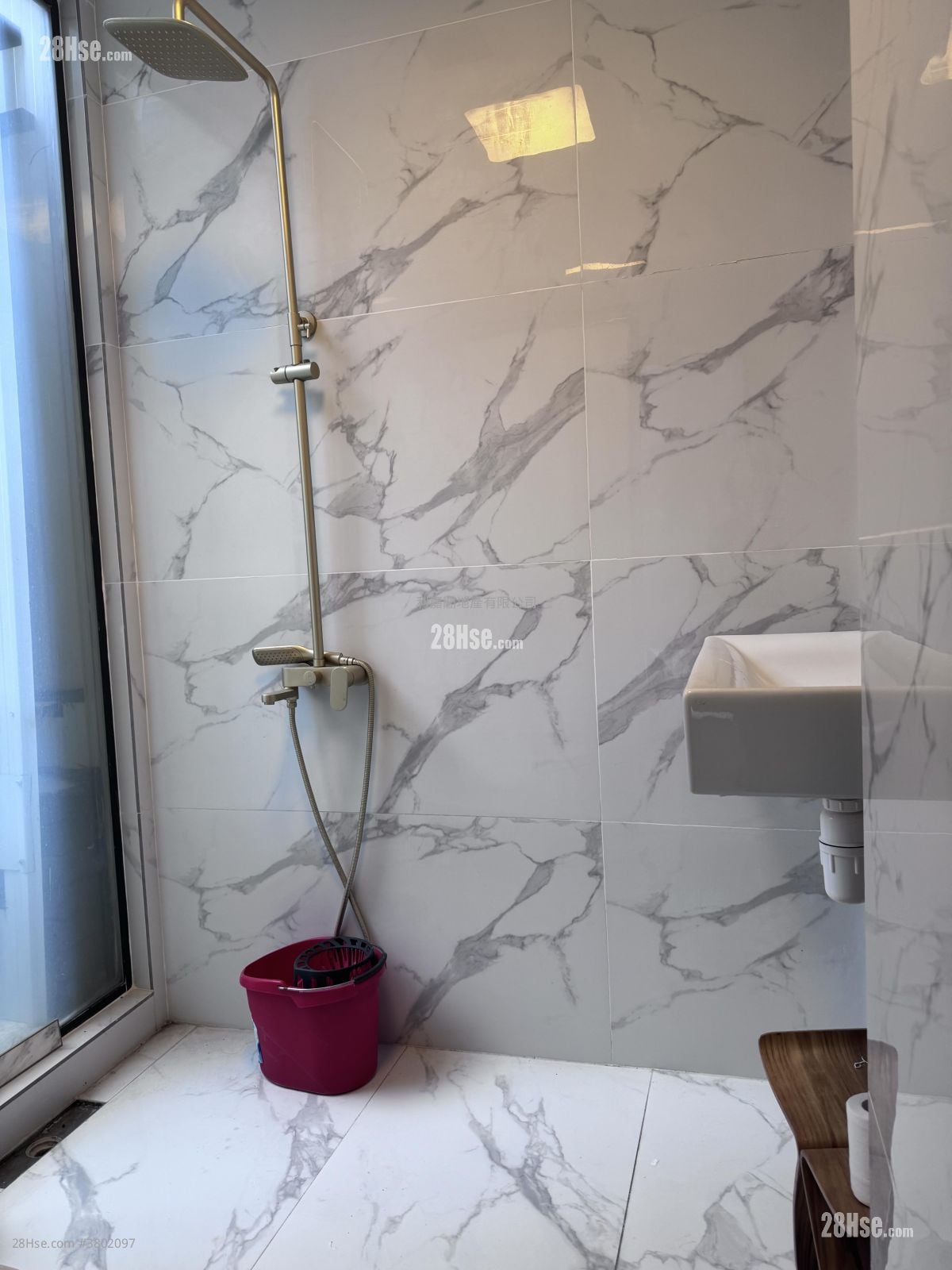 1A La Salle Road Rental 3 Bedrooms 1,700 ft²