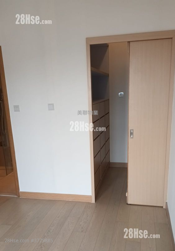 Victoria Skye Sell 3 Bedrooms , 2 Bathrooms 886 ft²