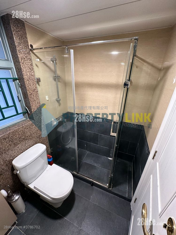 Queen's Terrace Rental 2 Bedrooms , 1 Bathroom 478 ft²