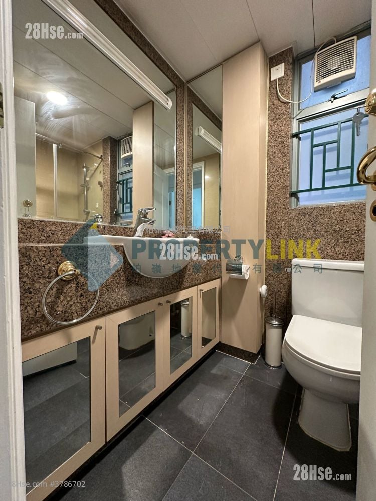 Queen's Terrace Rental 2 Bedrooms , 1 Bathroom 478 ft²