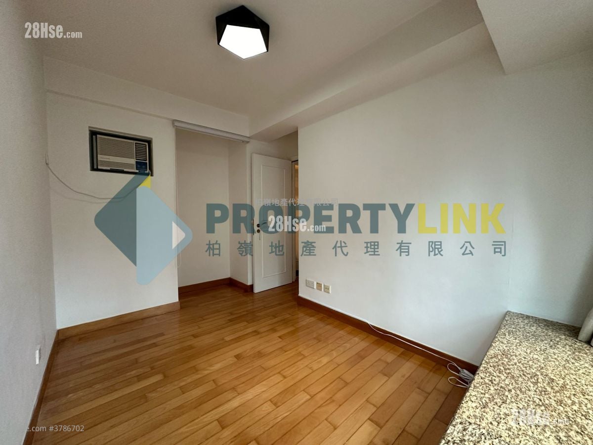 Queen's Terrace Rental 2 Bedrooms , 1 Bathroom 478 ft²