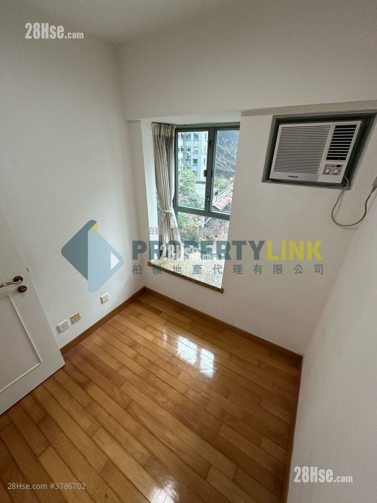 Queen's Terrace Rental 2 Bedrooms , 1 Bathroom 478 ft²