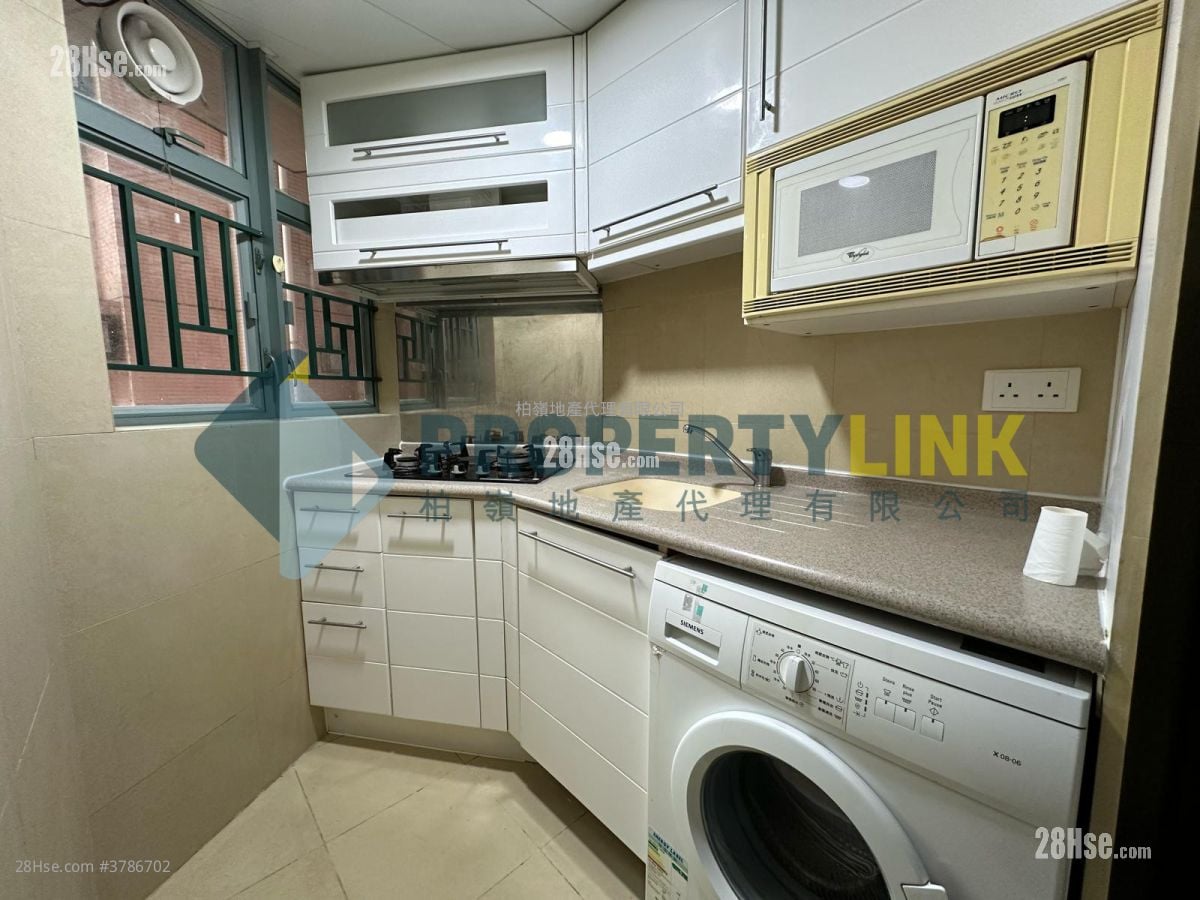 Queen's Terrace Rental 2 Bedrooms , 1 Bathroom 478 ft²