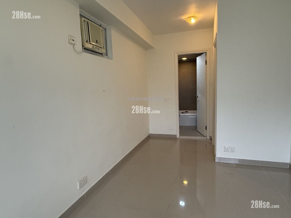 Kornhill Sell 3 Bedrooms , 2 Bathrooms 710 ft²