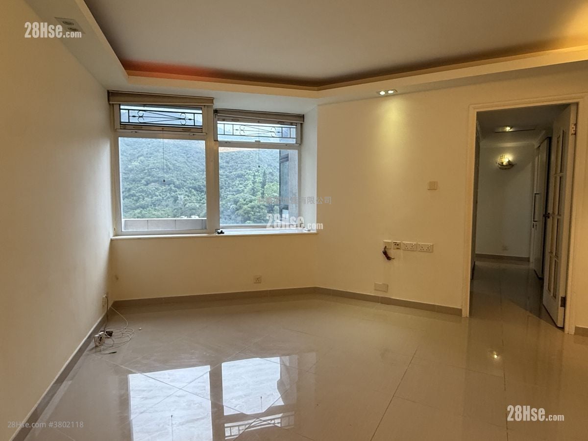 Kornhill Sell 3 Bedrooms , 2 Bathrooms 710 ft²