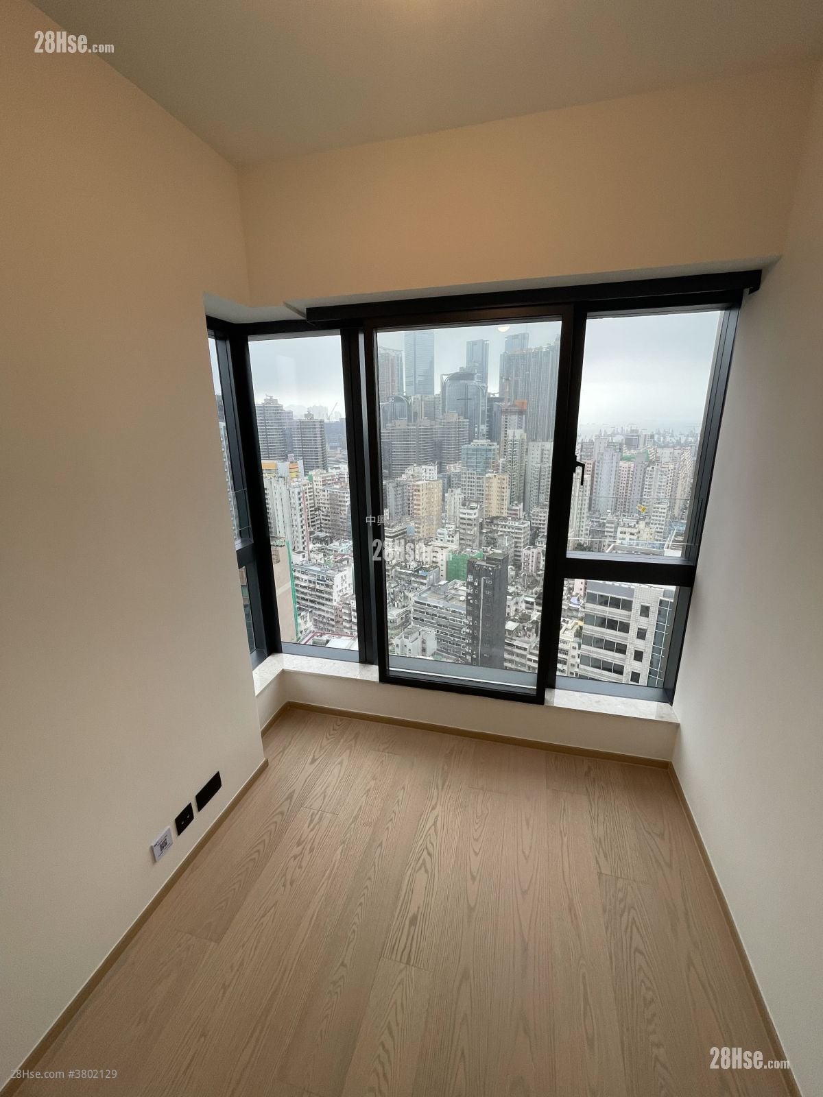 Topside Residence Rental 3 Bedrooms , 1 Bathroom 569 ft²