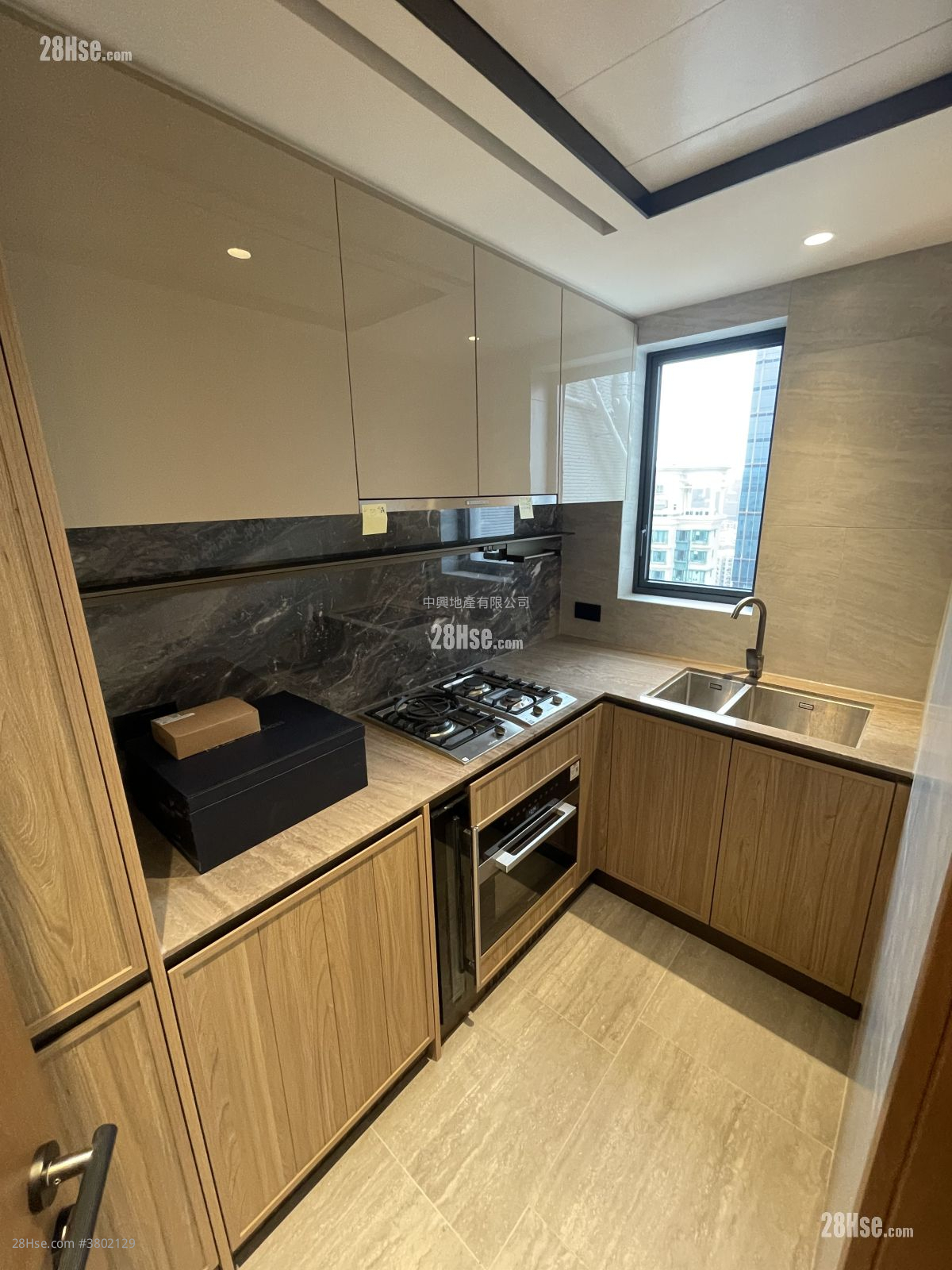 Topside Residence Rental 3 Bedrooms , 1 Bathroom 569 ft²