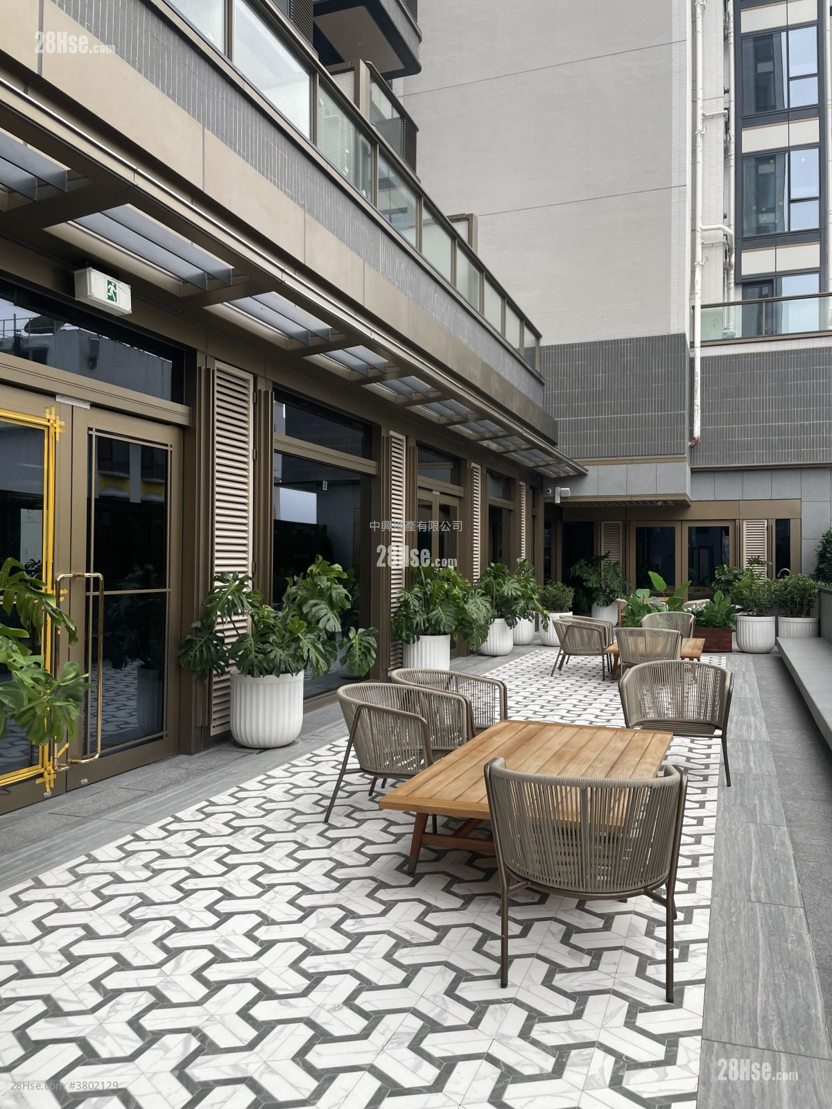 Topside Residence Rental 3 Bedrooms , 1 Bathroom 569 ft²