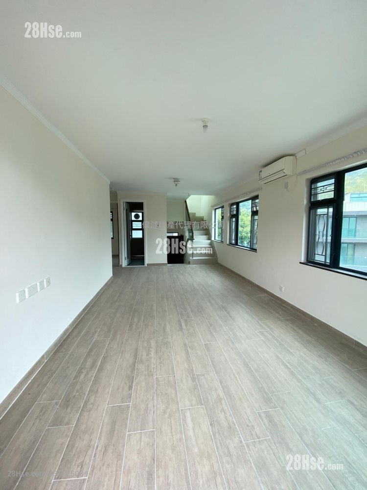 村屋 租盘 3 房 700 平方尺