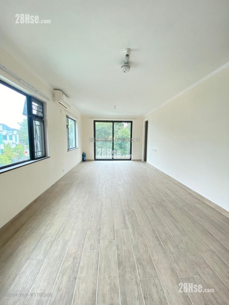 村屋 租盘 3 房 700 平方尺