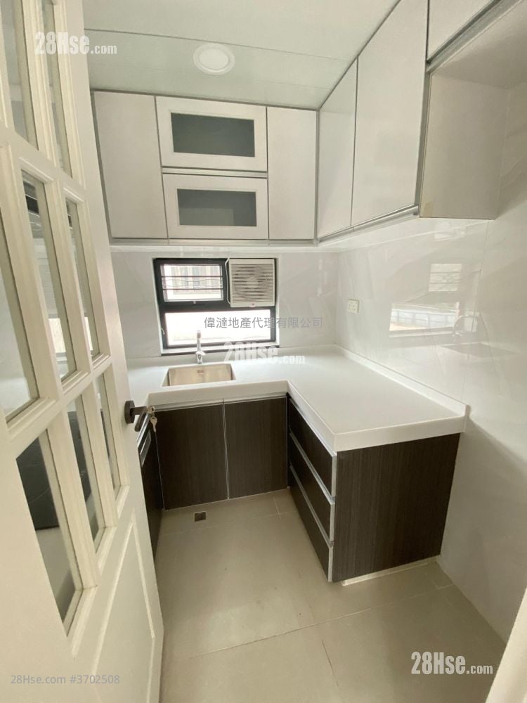 村屋 租盘 3 房 700 平方尺