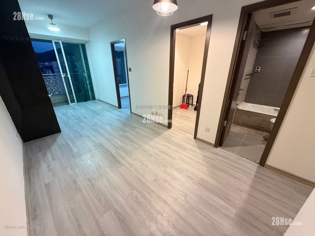 The Sparkle Sell 1 Bedroom 398 ft²