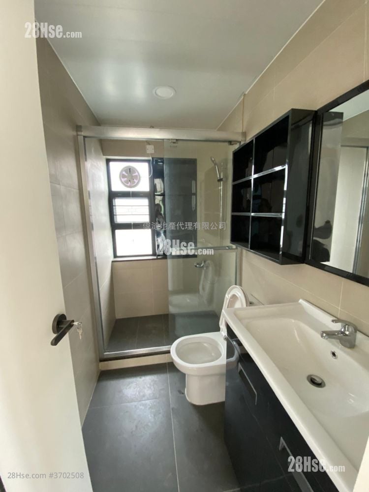 村屋 租盘 3 房 700 平方尺