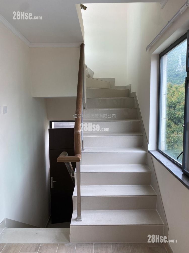 村屋 租盘 3 房 700 平方尺