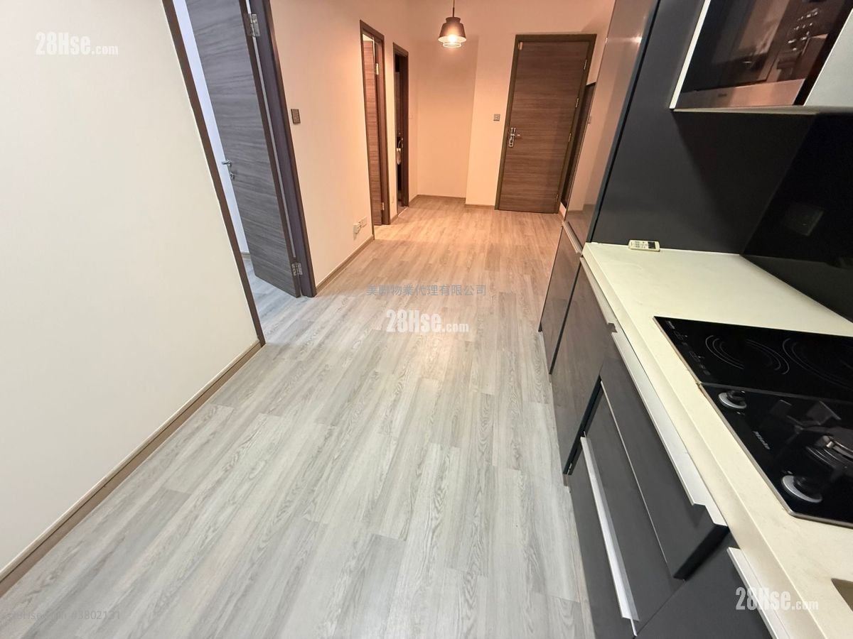 The Sparkle Sell 1 Bedroom 398 ft²