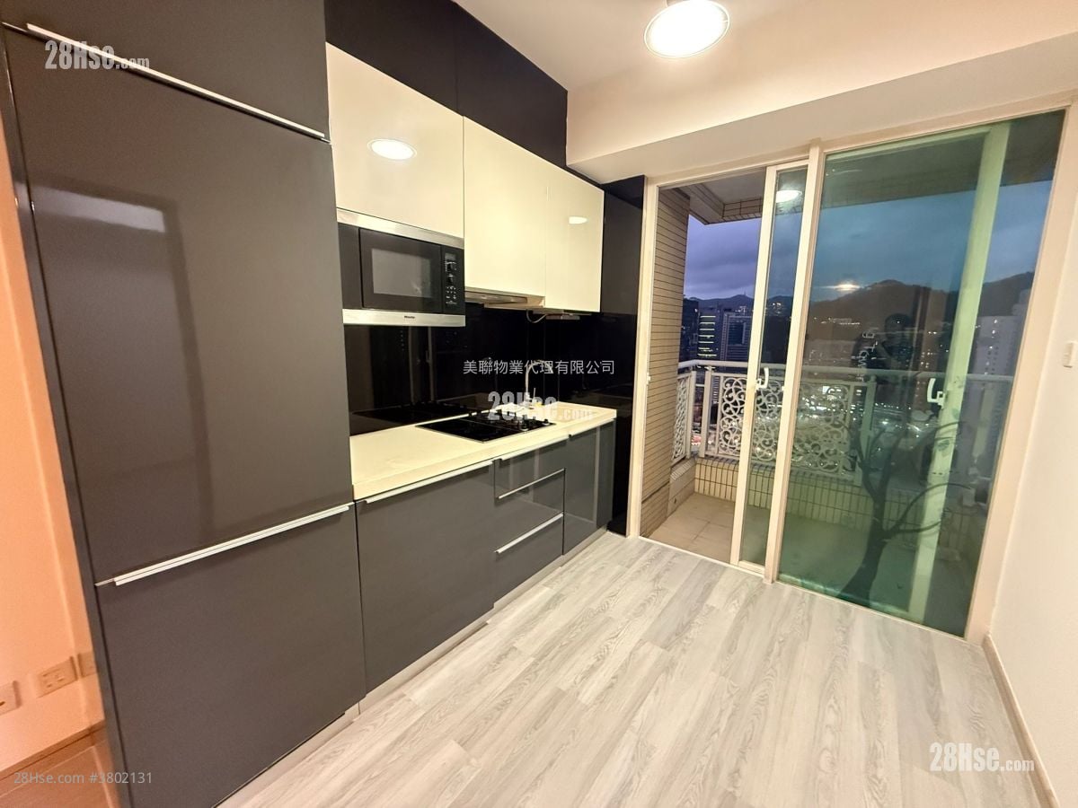 The Sparkle Sell 1 Bedroom 398 ft²