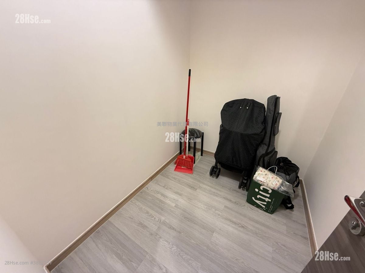 The Sparkle Sell 1 Bedroom 398 ft²