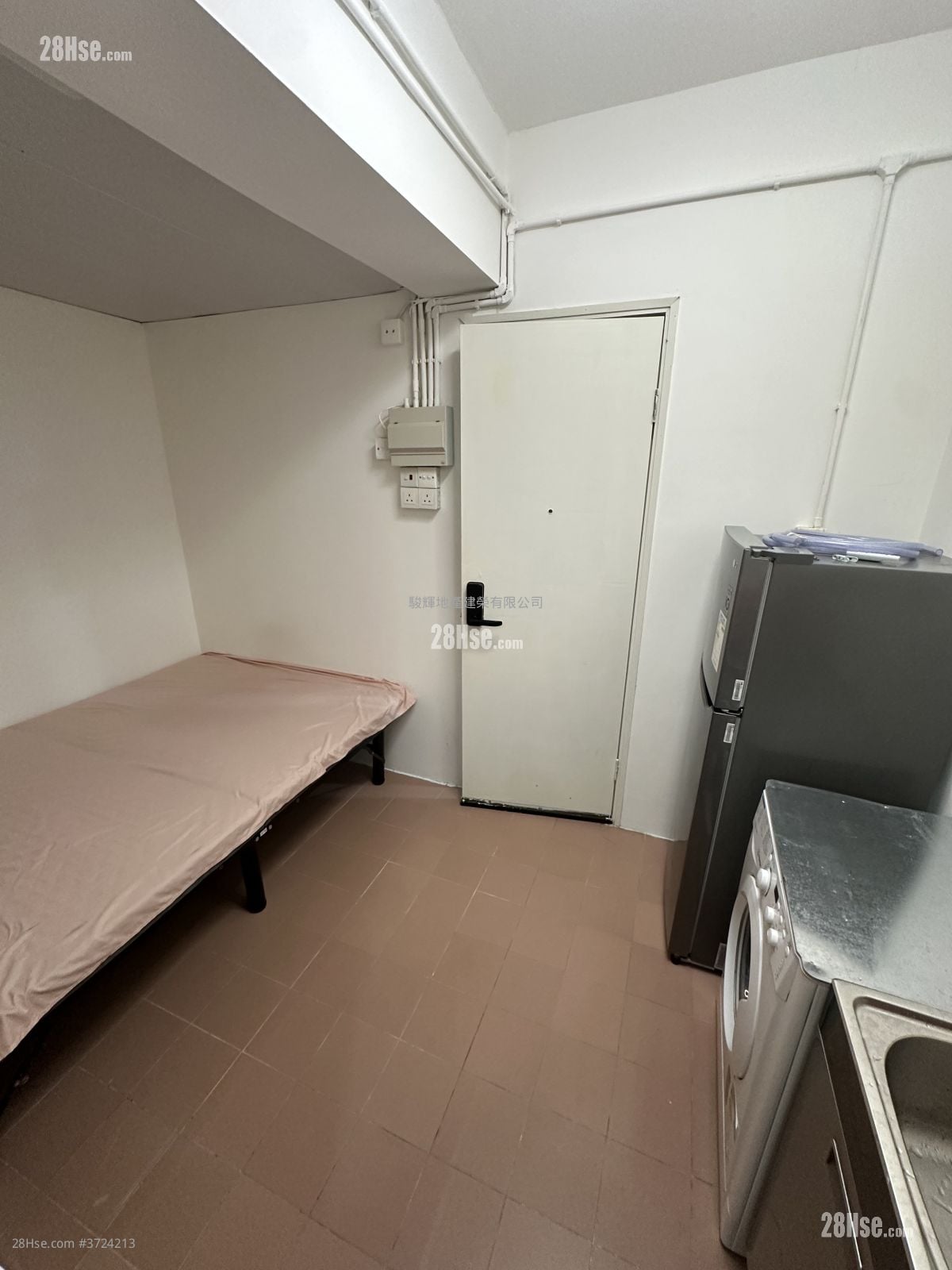 New Lucky House Rental Studio , 1 Bathroom 130 ft²