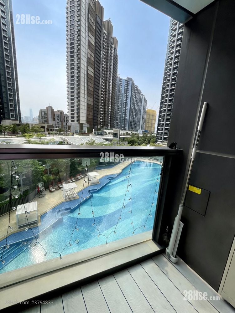 One Victoria Rental 2 Bedrooms , 1 Bathroom 444 ft²