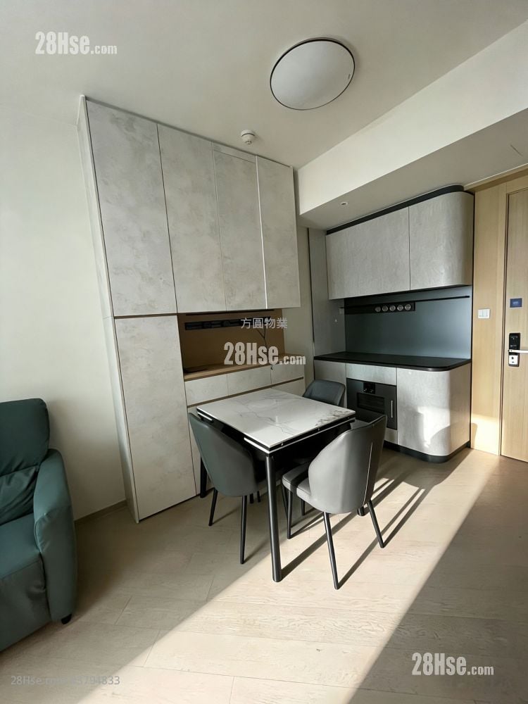 One Victoria Rental 2 Bedrooms , 1 Bathroom 444 ft²