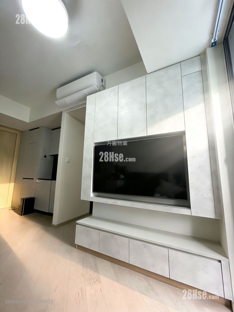 One Victoria Rental 2 Bedrooms , 1 Bathroom 444 ft²