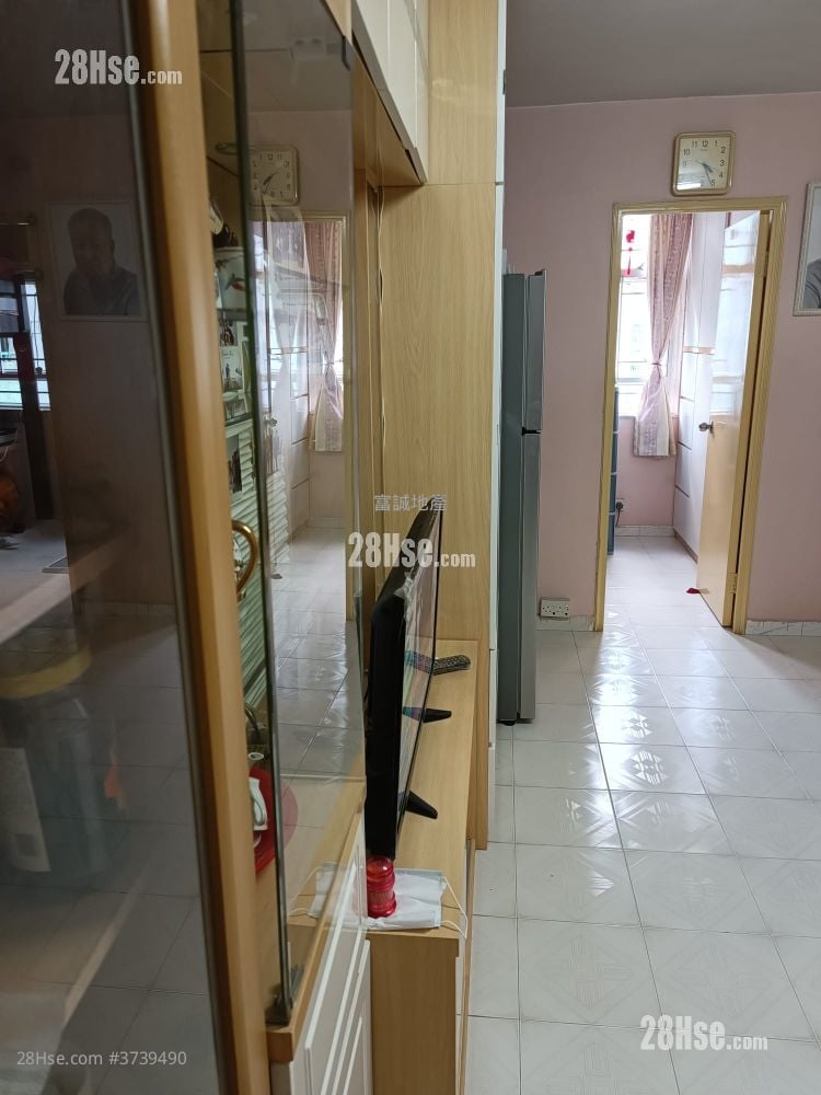 Lower Wong Tai Sin Estate Sell 2 Bedrooms , 1 Bathroom 377 ft²