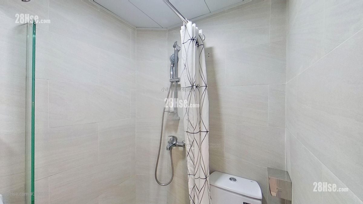 bathroom: 182 Jaffe Road Rental Studio , 1 Bathroom 150 ft²