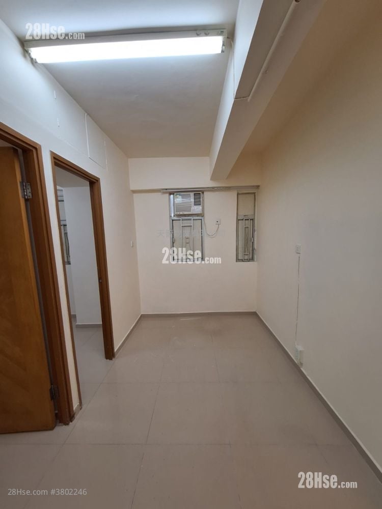 Whampoa Building Sell 2 Bedrooms , 1 Bathroom 290 ft²