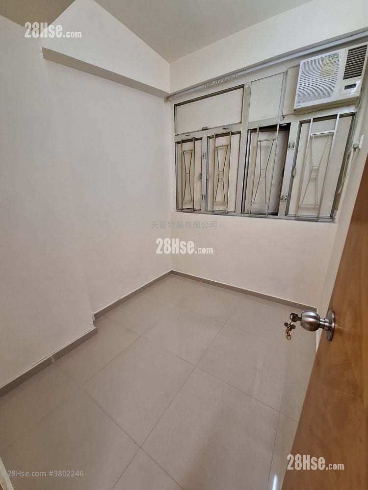 Whampoa Building Sell 2 Bedrooms , 1 Bathroom 290 ft²