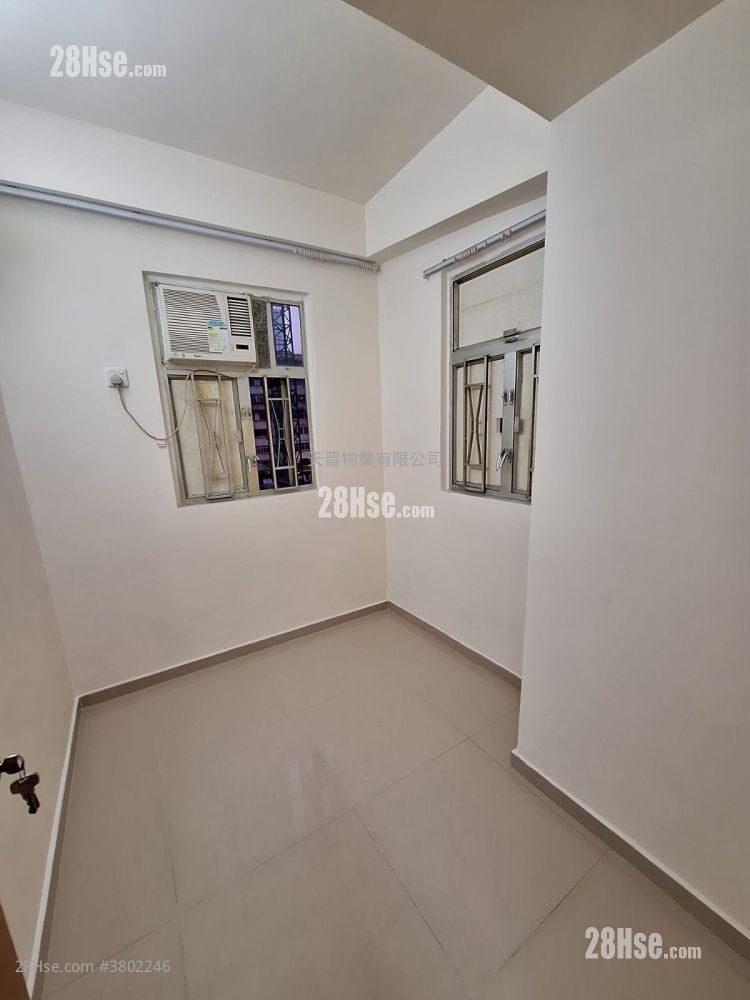 Whampoa Building Sell 2 Bedrooms , 1 Bathroom 290 ft²