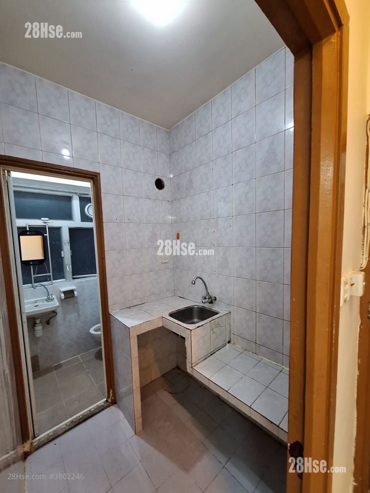 Whampoa Building Sell 2 Bedrooms , 1 Bathroom 290 ft²