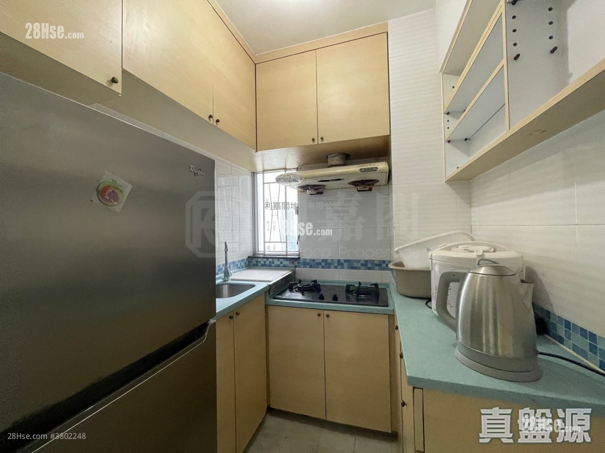 On Ning Garden Sell 3 Bedrooms 538 ft²