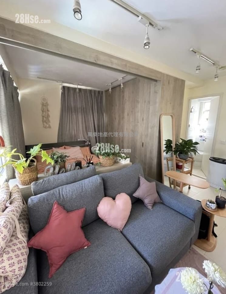 Ka Fai Court Sell 1 Bedroom , 1 Bathroom 323 ft²