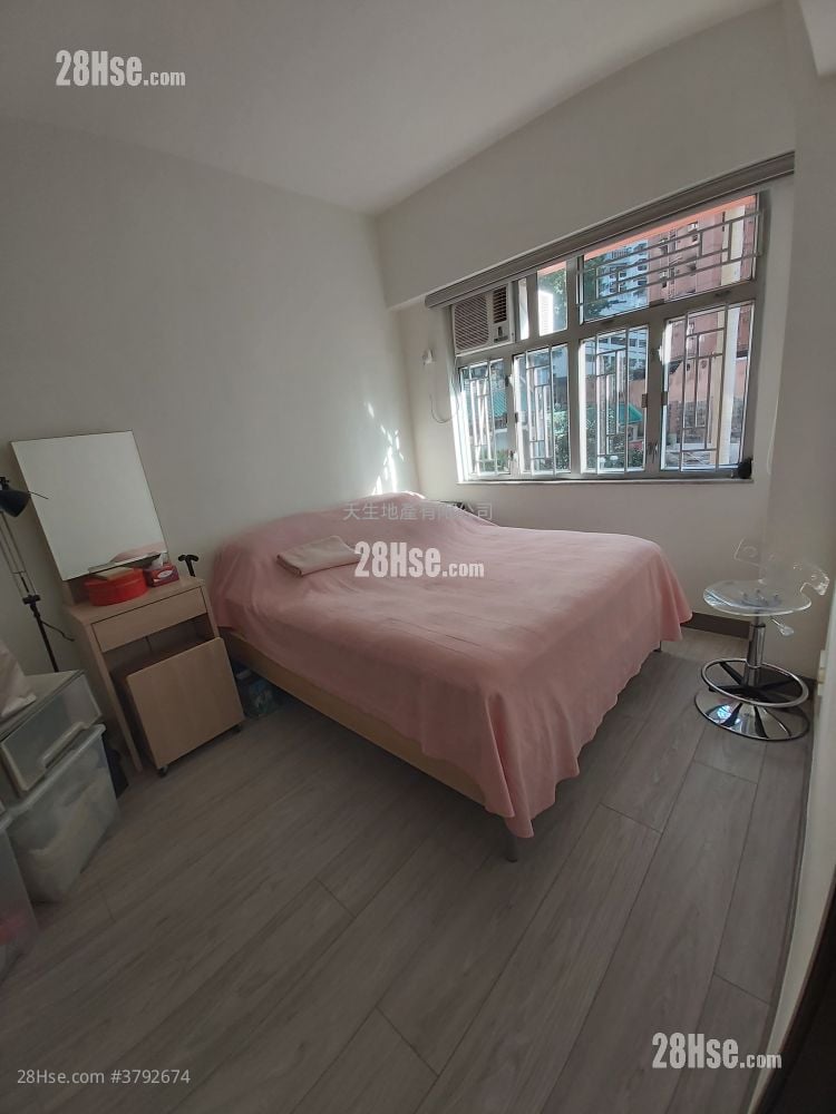 Hung On Building Rental 3 Bedrooms , 1 Bathroom 671 ft²