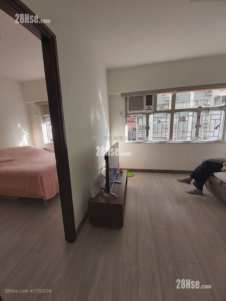 Hung On Building Rental 3 Bedrooms , 1 Bathroom 671 ft²