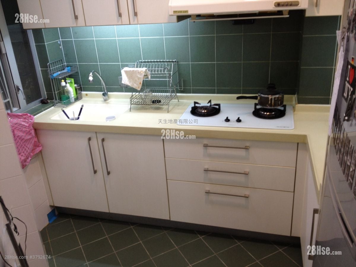 Hung On Building Rental 3 Bedrooms , 1 Bathroom 671 ft²