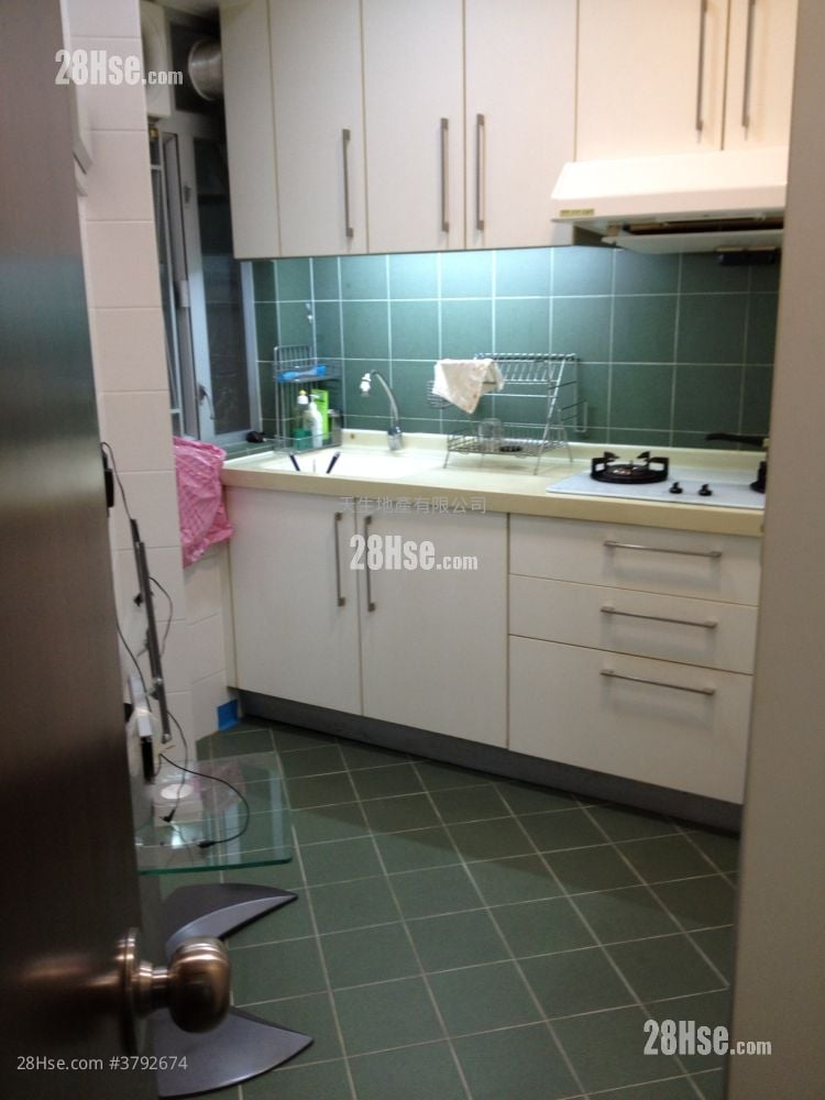 Hung On Building Rental 3 Bedrooms , 1 Bathroom 671 ft²