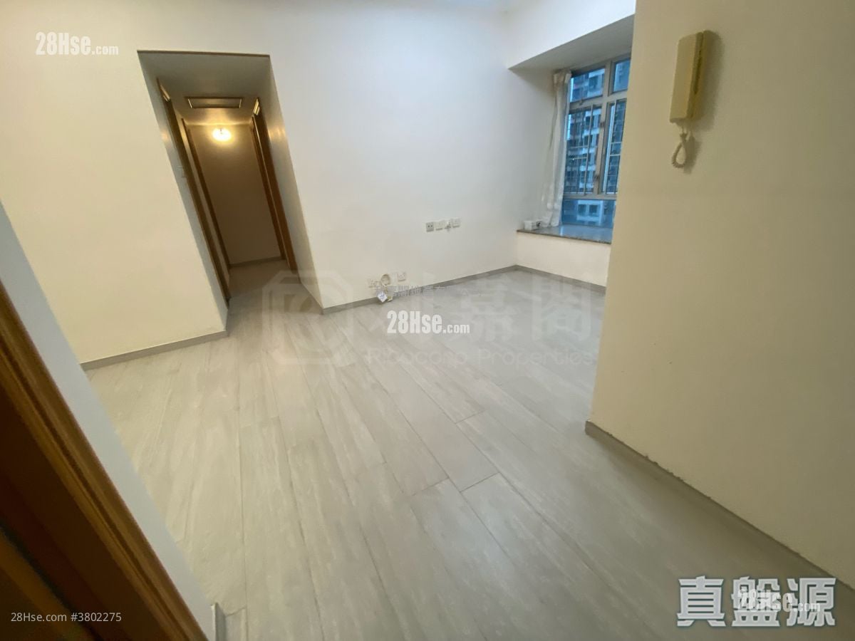 Well On Garden Sell 3 Bedrooms , 1 Bathroom 411 ft²