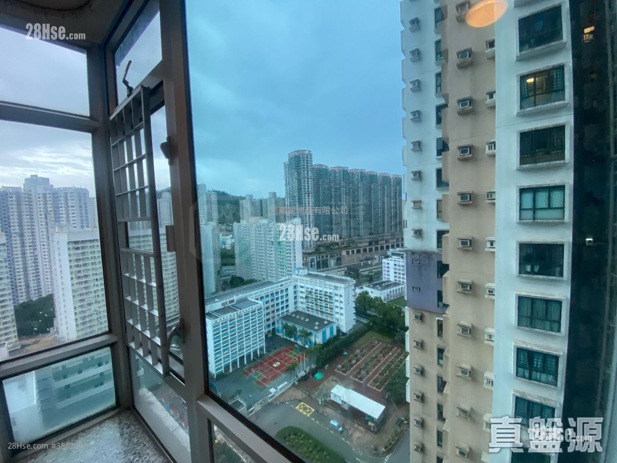 Well On Garden Sell 3 Bedrooms , 1 Bathroom 411 ft²