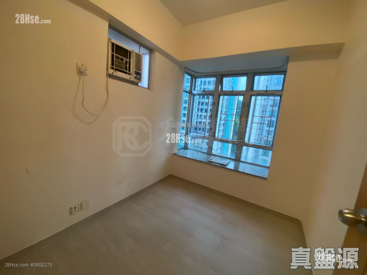 Well On Garden Sell 3 Bedrooms , 1 Bathroom 411 ft²