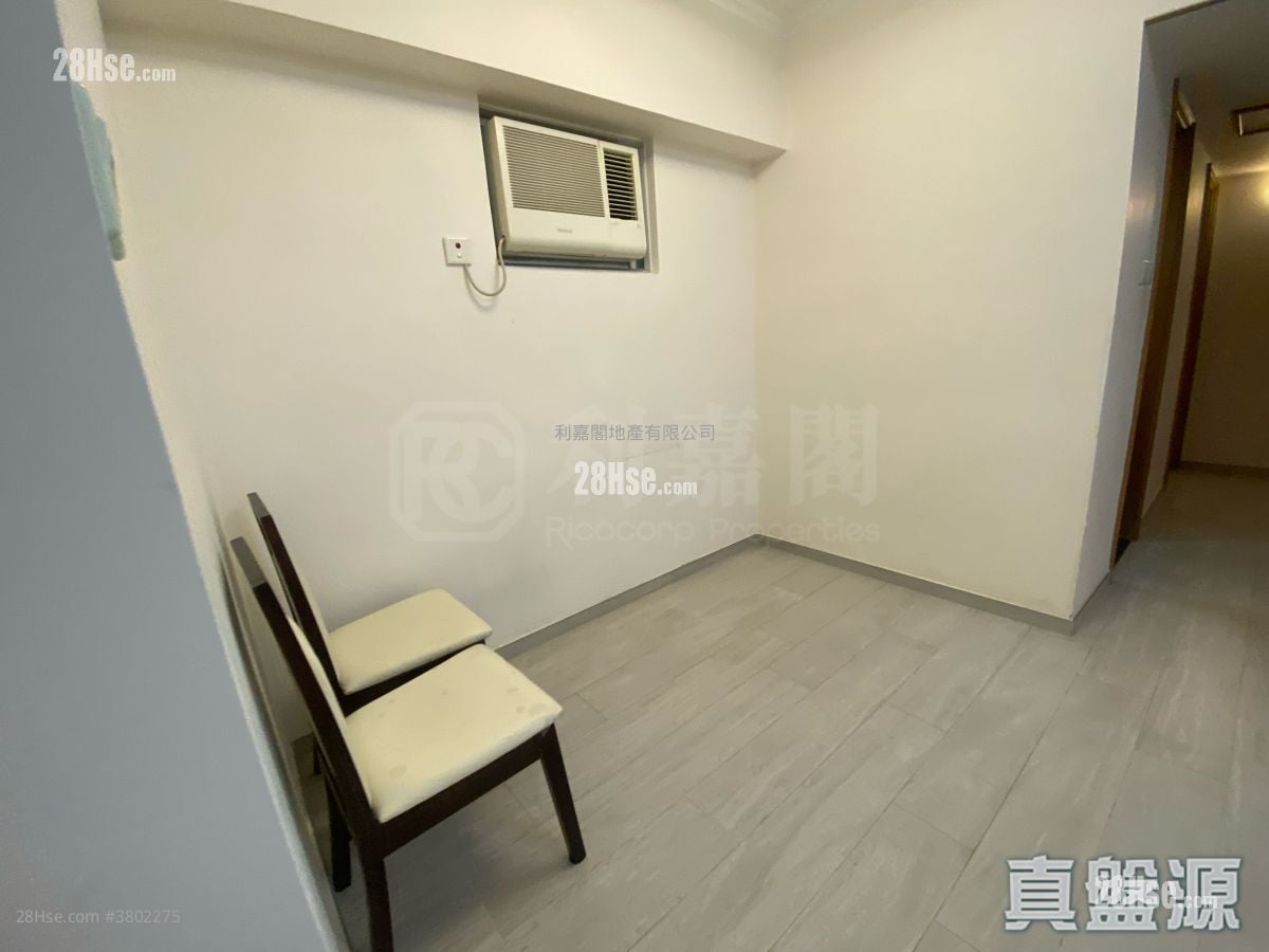 Well On Garden Sell 3 Bedrooms , 1 Bathroom 411 ft²