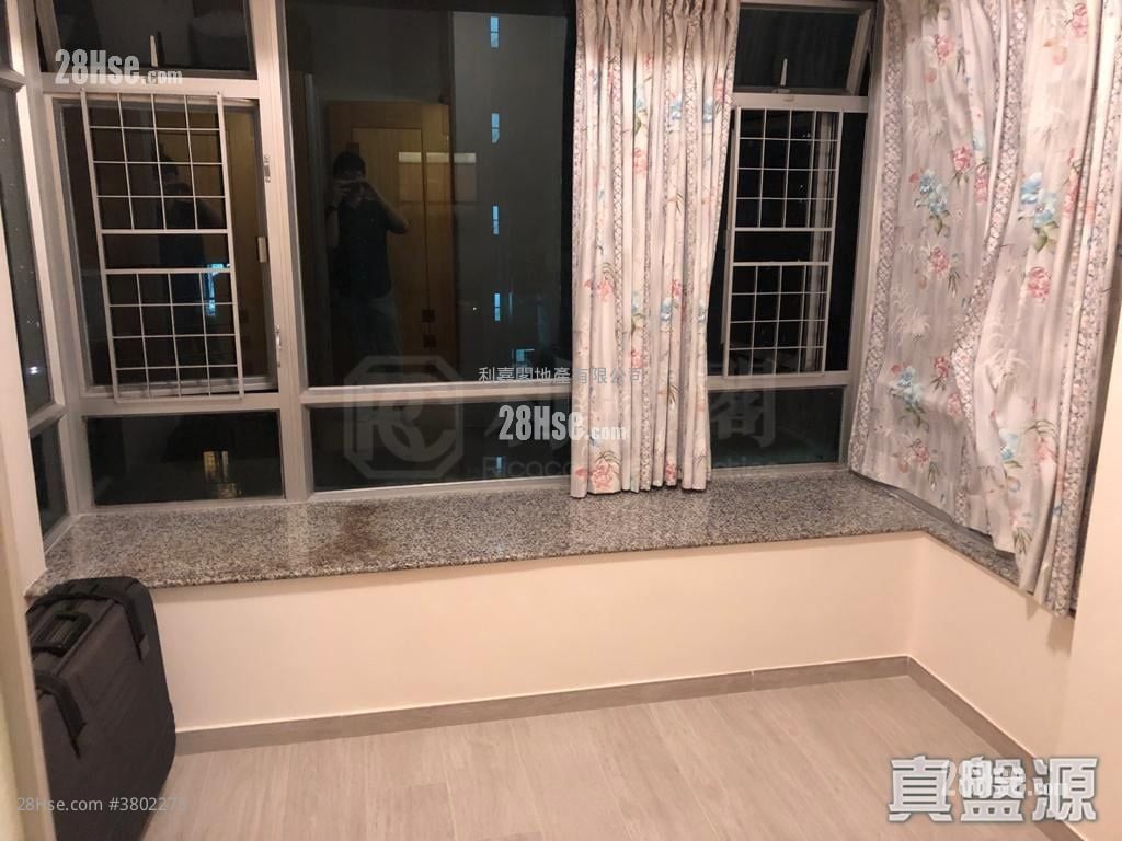 Well On Garden Sell 3 Bedrooms , 1 Bathroom 411 ft²