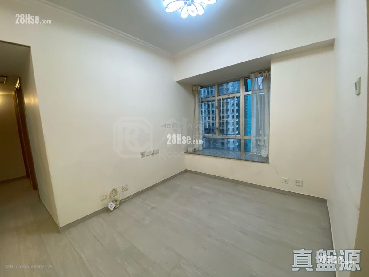 Well On Garden Sell 3 Bedrooms , 1 Bathroom 411 ft²