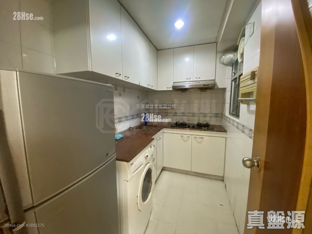 Well On Garden Sell 3 Bedrooms , 1 Bathroom 411 ft²